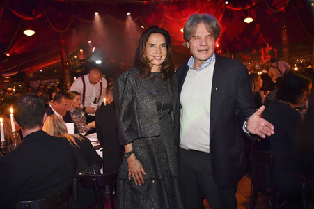 Teatro Dinner Show-Premiere 'Taste The Act of Show & Cuisine' in München