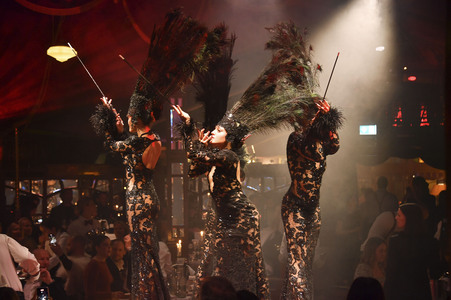 Teatro Dinner Show-Premiere 'Taste The Act of Show & Cuisine' in München