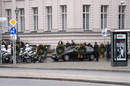 Kranzniederlegung zum Volkstrauertag in Berlin