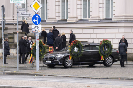 Kranzniederlegung zum Volkstrauertag in Berlin