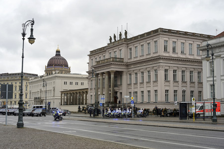 Kranzniederlegung zum Volkstrauertag in Berlin