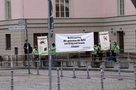 Kranzniederlegung zum Volkstrauertag in Berlin