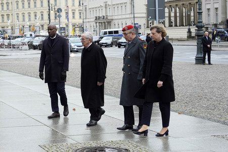 Kranzniederlegung zum Volkstrauertag in Berlin