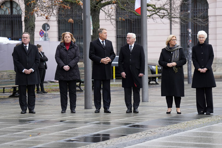 Kranzniederlegung zum Volkstrauertag in Berlin