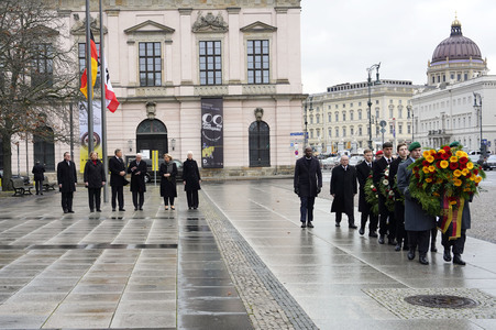 Kranzniederlegung zum Volkstrauertag in Berlin