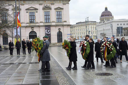 Kranzniederlegung zum Volkstrauertag in Berlin