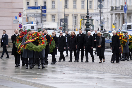 Kranzniederlegung zum Volkstrauertag in Berlin