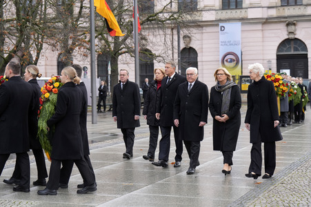 Kranzniederlegung zum Volkstrauertag in Berlin