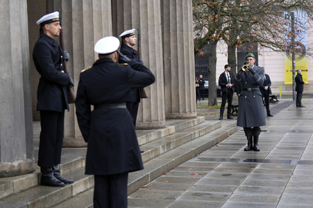 Kranzniederlegung zum Volkstrauertag in Berlin