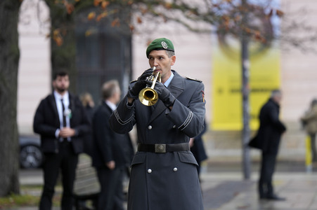 Kranzniederlegung zum Volkstrauertag in Berlin