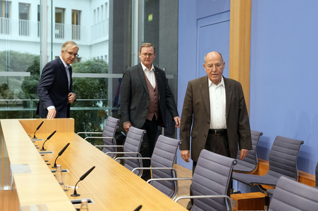 Bundespressekonferenz 'Projekt Silberlocke geht an den Start'  in Berlin