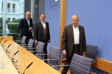 Bundespressekonferenz 'Projekt Silberlocke geht an den Start'  in Berlin