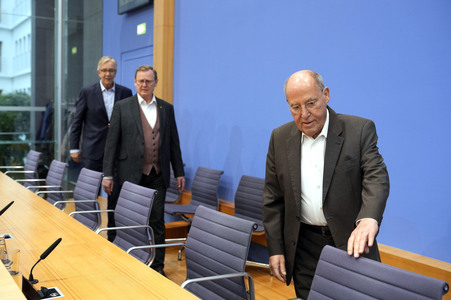 Bundespressekonferenz 'Projekt Silberlocke geht an den Start'  in Berlin