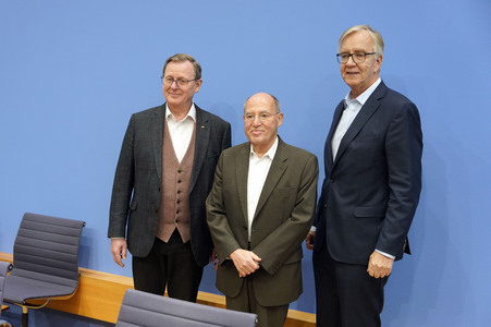 Bundespressekonferenz 'Projekt Silberlocke geht an den Start'  in Berlin