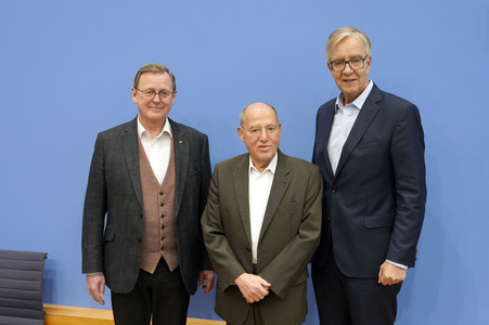 Bundespressekonferenz 'Projekt Silberlocke geht an den Start'  in Berlin