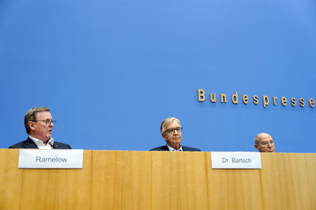 Bundespressekonferenz 'Projekt Silberlocke geht an den Start'  in Berlin