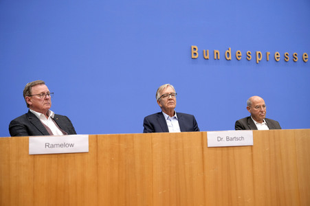 Bundespressekonferenz 'Projekt Silberlocke geht an den Start'  in Berlin