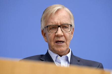 Bundespressekonferenz 'Projekt Silberlocke geht an den Start'  in Berlin