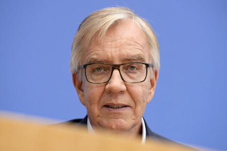 Bundespressekonferenz 'Projekt Silberlocke geht an den Start'  in Berlin