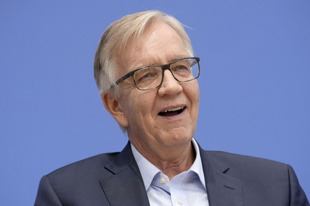 Bundespressekonferenz 'Projekt Silberlocke geht an den Start'  in Berlin