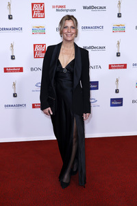 Goldene Bild der Frau 2024 in Hamburg