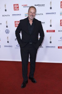 Goldene Bild der Frau 2024 in Hamburg