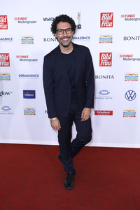 Goldene Bild der Frau 2024 in Hamburg