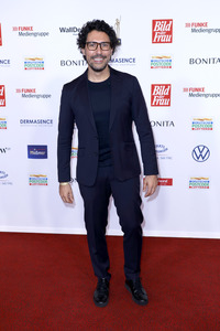 Goldene Bild der Frau 2024 in Hamburg