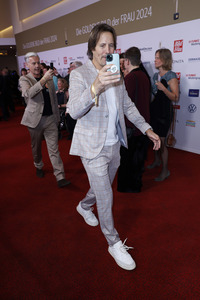 Goldene Bild der Frau 2024 in Hamburg