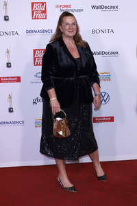 Goldene Bild der Frau 2024 in Hamburg