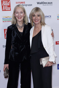 Goldene Bild der Frau 2024 in Hamburg