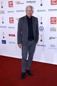 Goldene Bild der Frau 2024 in Hamburg