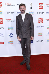 Goldene Bild der Frau 2024 in Hamburg