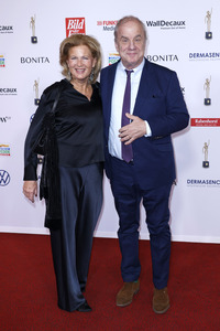 Goldene Bild der Frau 2024 in Hamburg