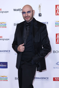 Goldene Bild der Frau 2024 in Hamburg