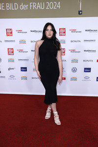 Goldene Bild der Frau 2024 in Hamburg