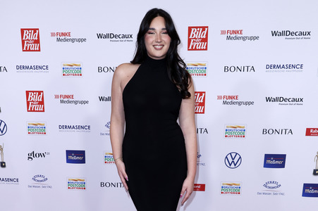 Goldene Bild der Frau 2024 in Hamburg