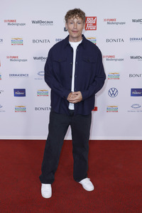 Goldene Bild der Frau 2024 in Hamburg