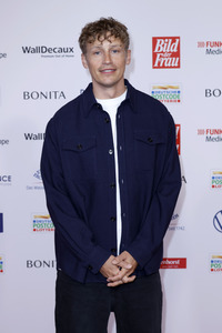 Goldene Bild der Frau 2024 in Hamburg