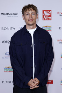 Goldene Bild der Frau 2024 in Hamburg