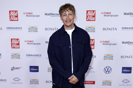 Goldene Bild der Frau 2024 in Hamburg