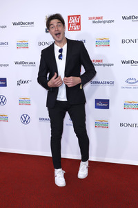 Goldene Bild der Frau 2024 in Hamburg