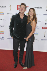 Goldene Bild der Frau 2024 in Hamburg