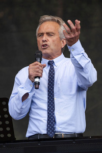 Robert F. Kennedy Jr. bei einer Corona-Demo in Berlin