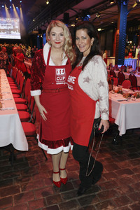 Charity-Weihnachtsfeier für Obdachlose in Hamburg