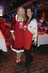 Charity-Weihnachtsfeier für Obdachlose in Hamburg