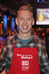 Charity-Weihnachtsfeier für Obdachlose in Hamburg