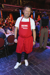 Charity-Weihnachtsfeier für Obdachlose in Hamburg