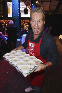 Charity-Weihnachtsfeier für Obdachlose in Hamburg