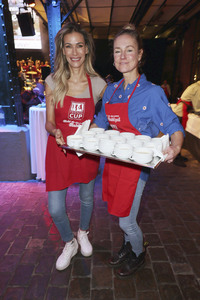 Charity-Weihnachtsfeier für Obdachlose in Hamburg